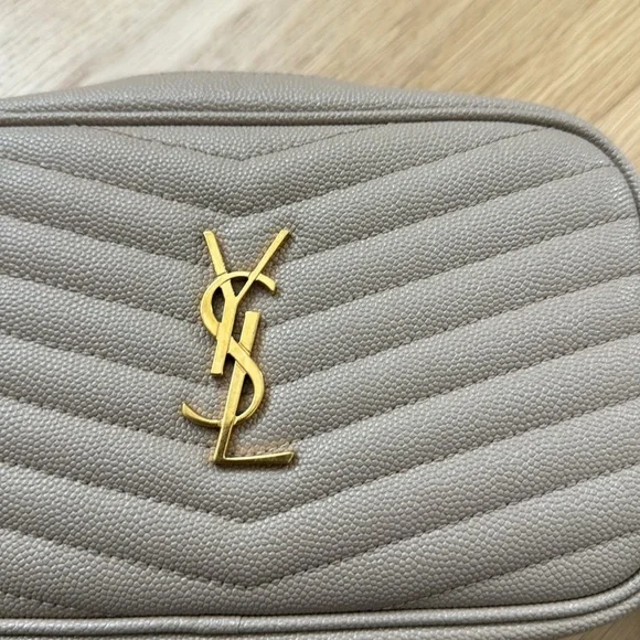 Saint Laurent mini Lou
Used a handful of time/scratches on front logo - Picture 2 of 8